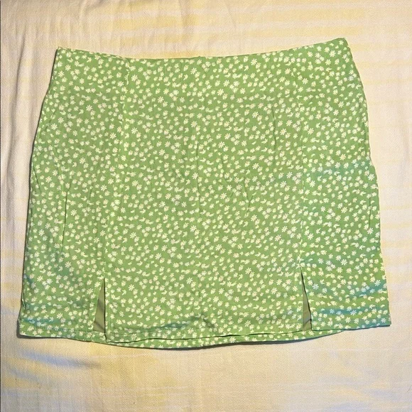 Daisy Street Green Daisy Print Mini Skirt size waist 34” - Picture 2 of 6